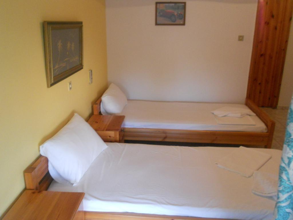 Assimakis Hotel Finikounta Habitación foto