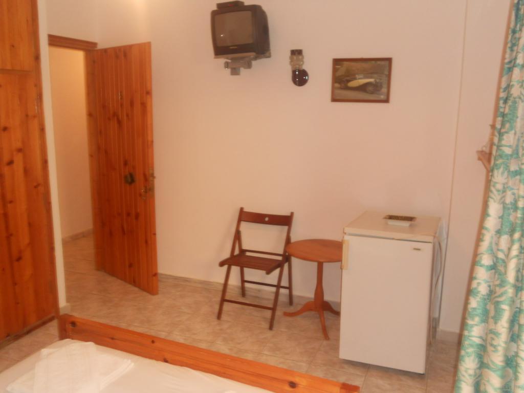 Assimakis Hotel Finikounta Habitación foto